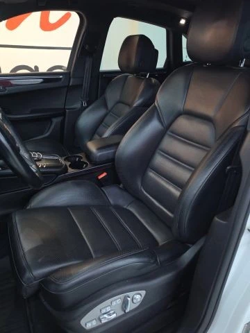 2018 Porsche Macan Turbo - Image 19 of 31
