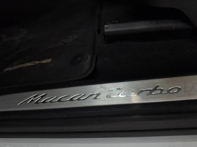 2018 Porsche Macan Turbo - Image 18 of 31