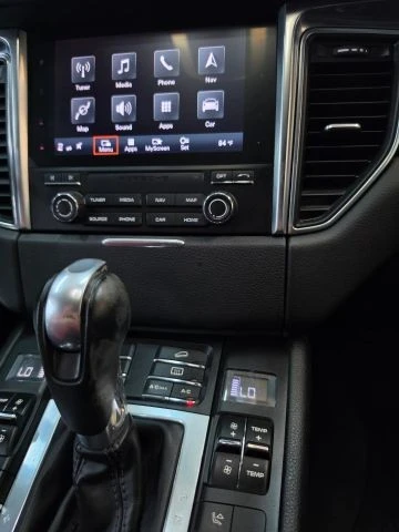 2018 Porsche Macan Turbo - Image 27 of 31