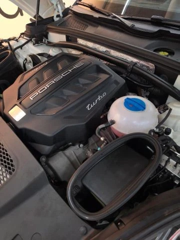 2018 Porsche Macan Turbo - Image 15 of 31