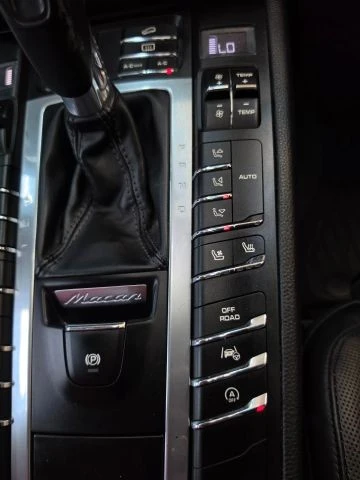 2018 Porsche Macan Turbo - Image 29 of 31