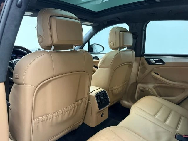 2018 Porsche Macan Turbo - Image 14 of 21