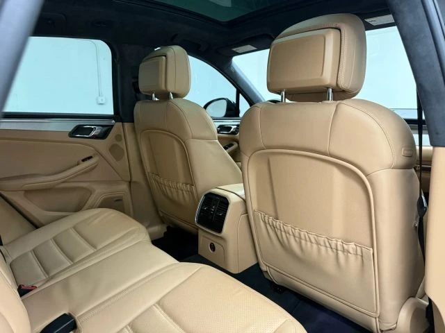 2018 Porsche Macan Turbo - Image 13 of 21