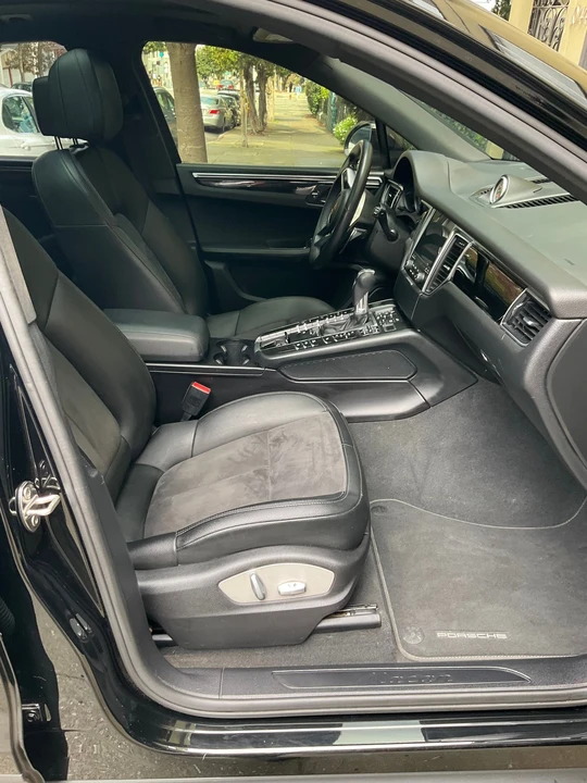 2018 Porsche Macan Turbo - Image 10 of 25