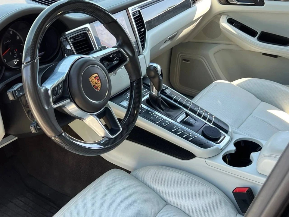 2018 Porsche Macan Turbo - Image 4 of 5