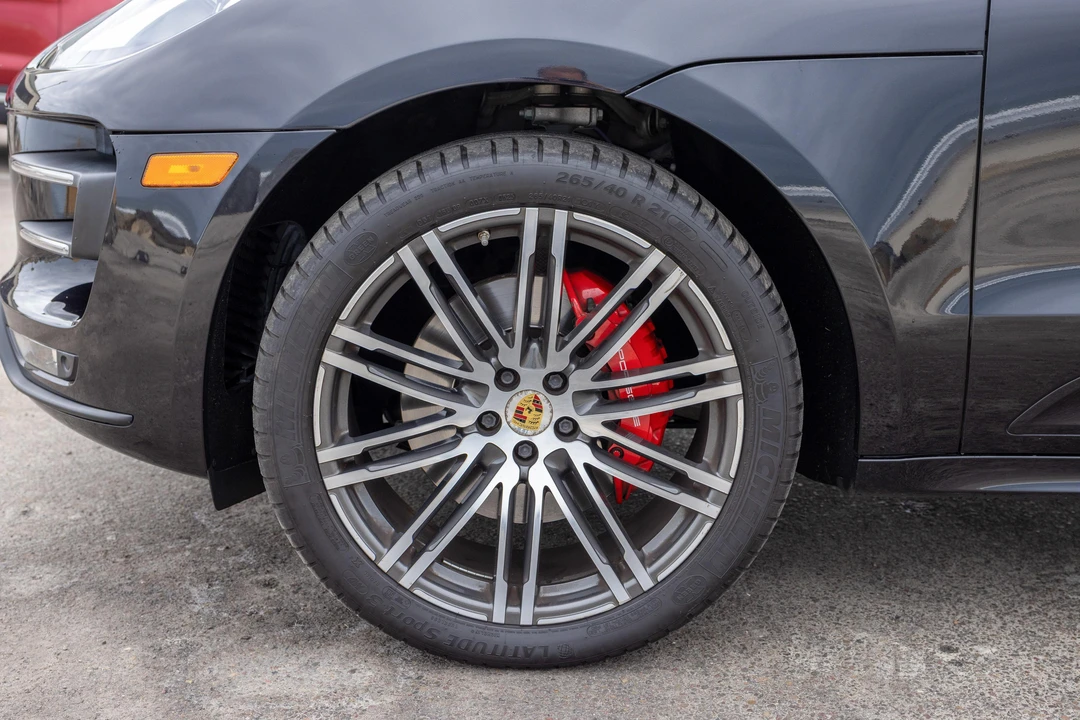 2018 Porsche Macan Turbo - Image 26 of 31