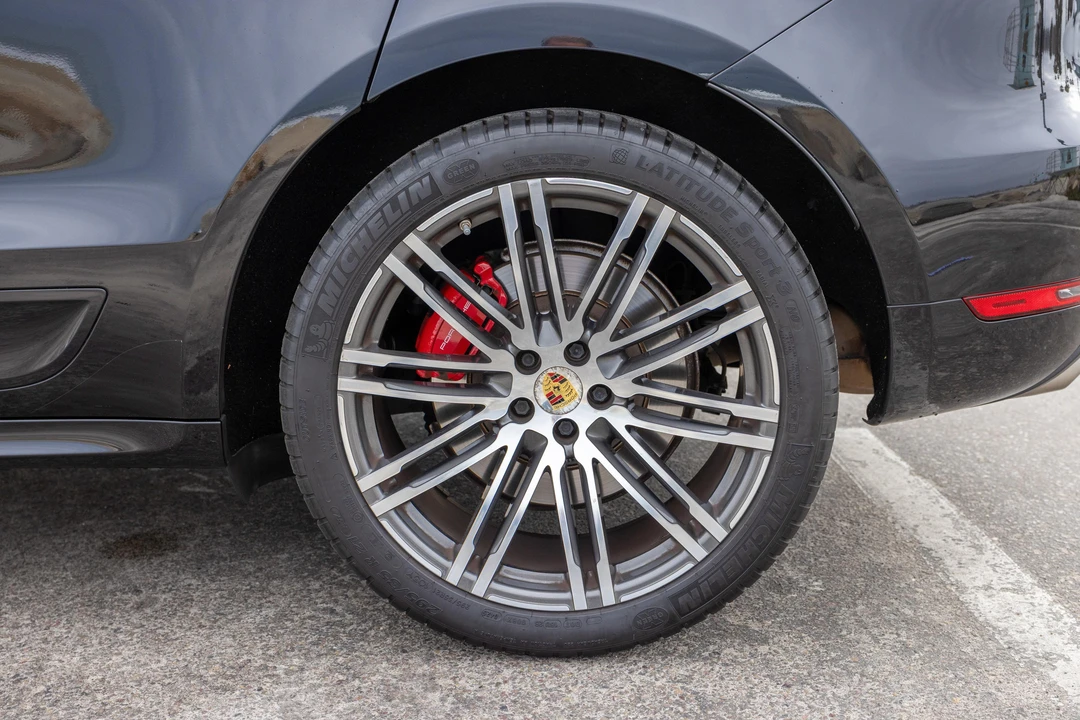 2018 Porsche Macan Turbo - Image 27 of 31