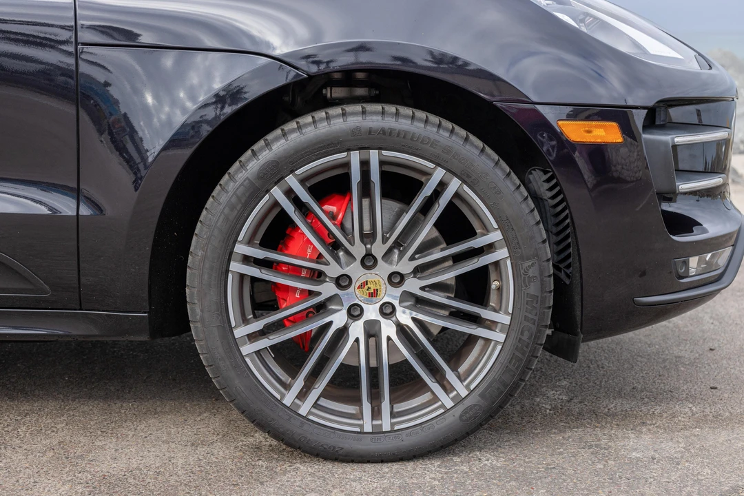 2018 Porsche Macan Turbo - Image 29 of 31