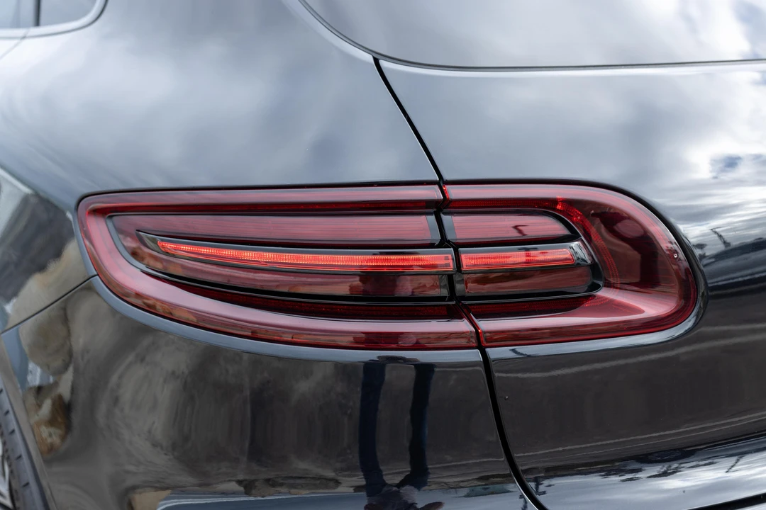 2018 Porsche Macan Turbo - Image 13 of 31
