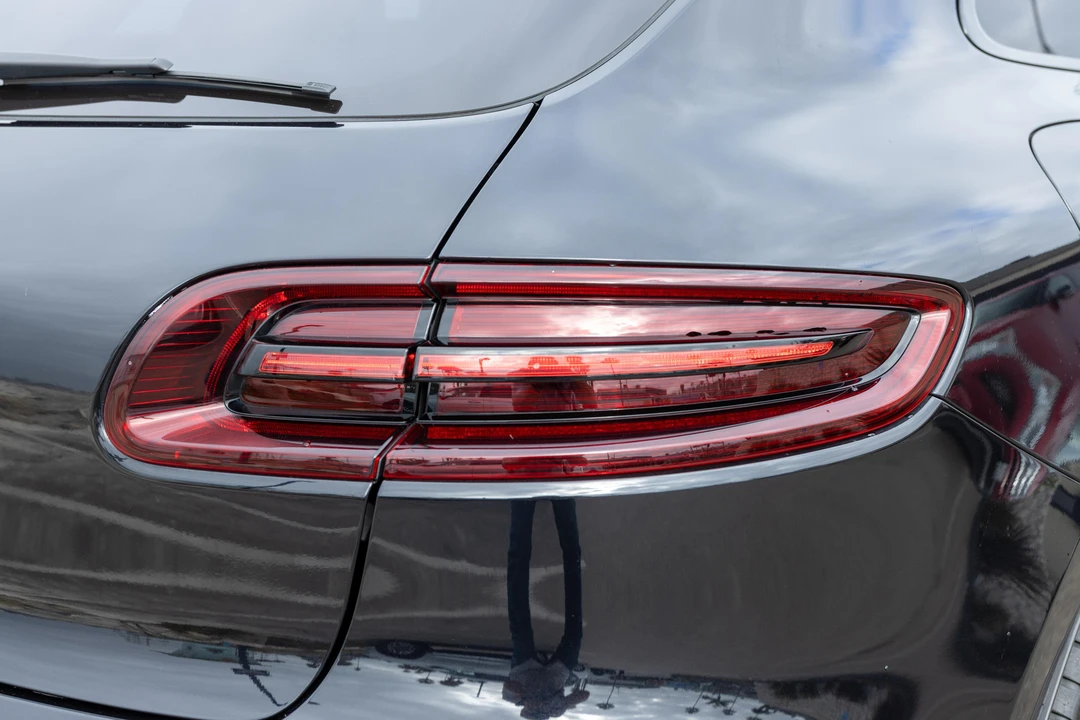 2018 Porsche Macan Turbo - Image 14 of 31