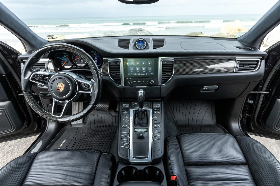 2018 Porsche Macan Turbo - Image 30 of 31