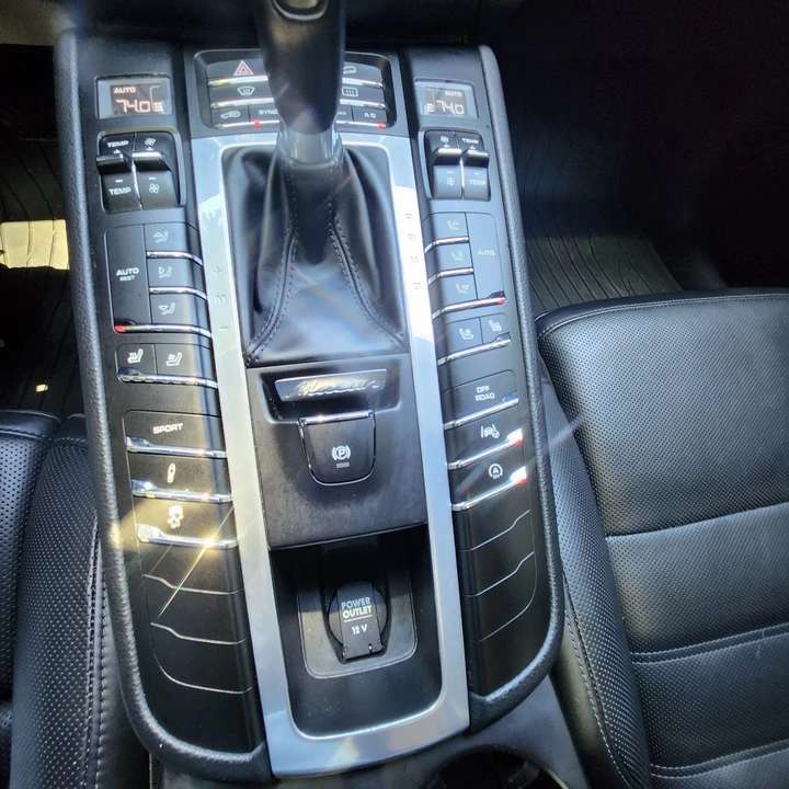 2018 Porsche Macan Turbo - Image 30 of 31