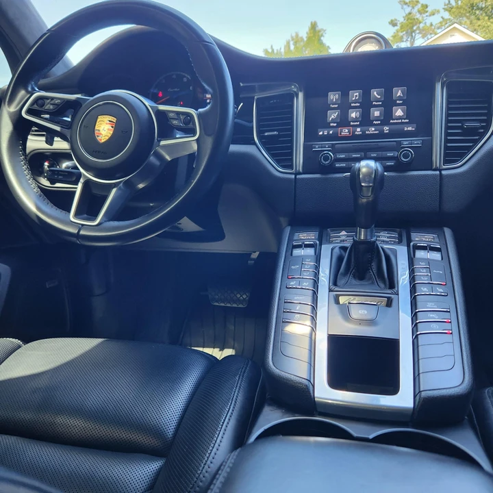 2018 Porsche Macan Turbo - Image 26 of 31