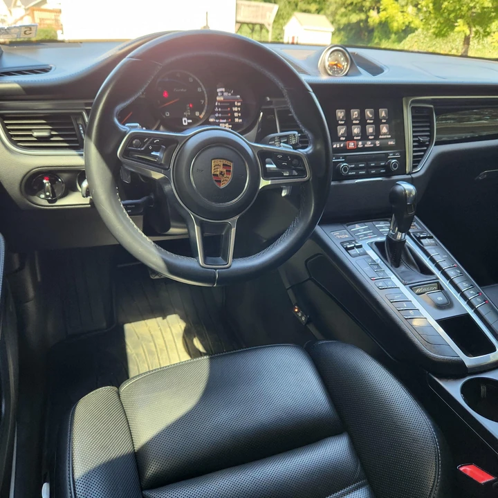 2018 Porsche Macan Turbo - Image 22 of 31