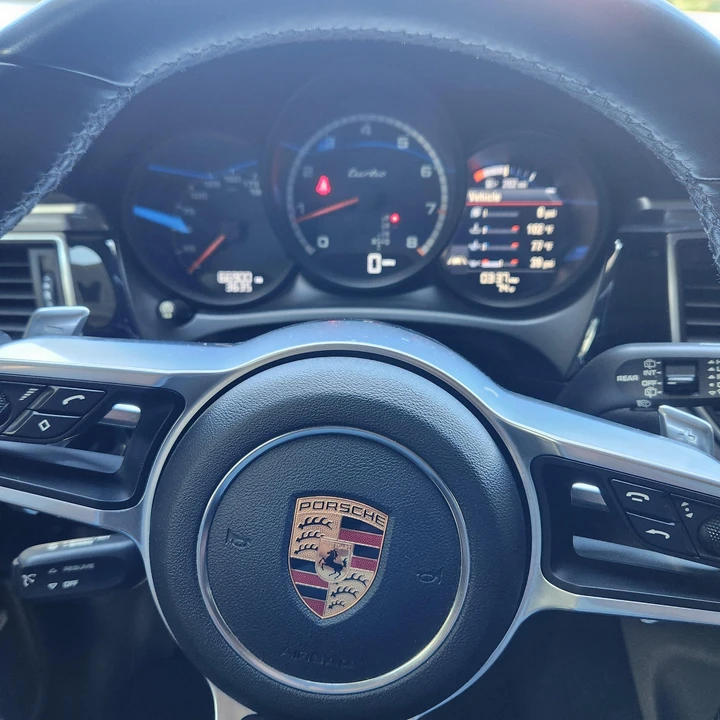 2018 Porsche Macan Turbo - Image 24 of 31