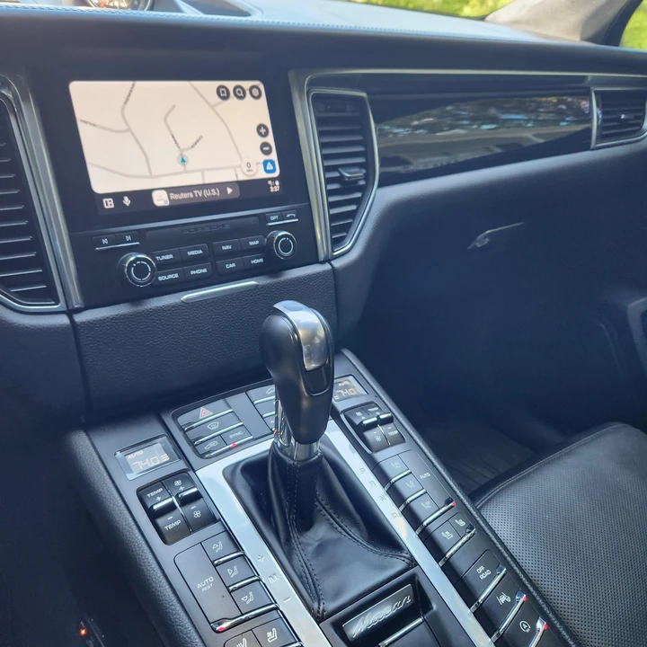 2018 Porsche Macan Turbo - Image 28 of 31