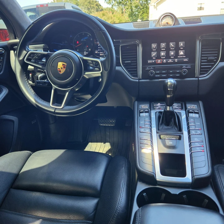 2018 Porsche Macan Turbo - Image 25 of 31