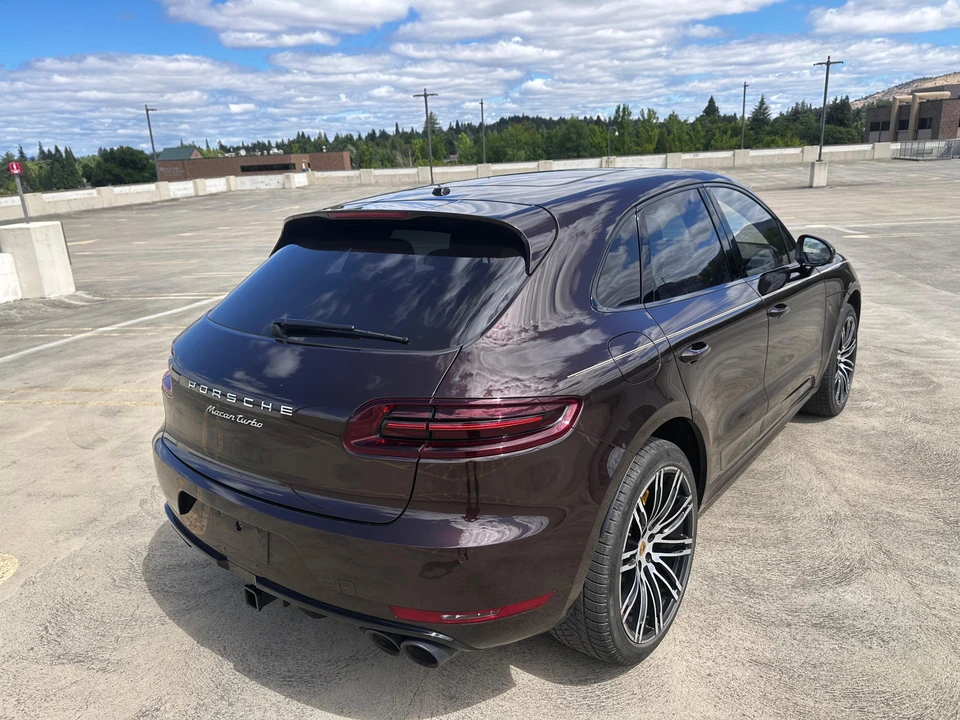 2018 Porsche Macan Turbo - Image 18 of 31