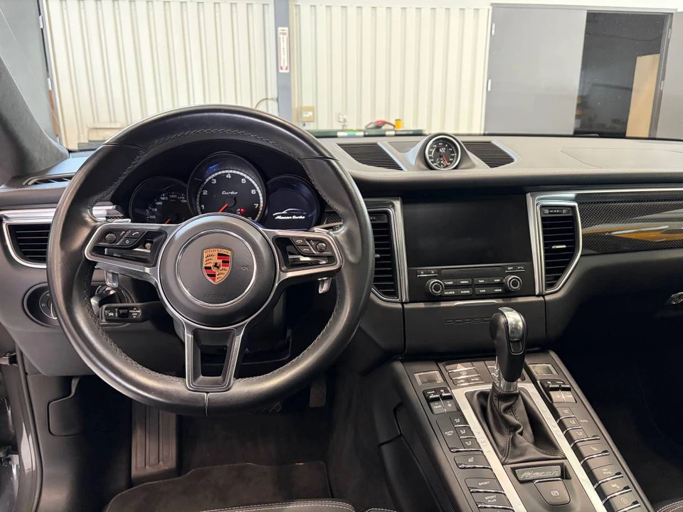 2018 Porsche Macan Turbo - Image 9 of 15