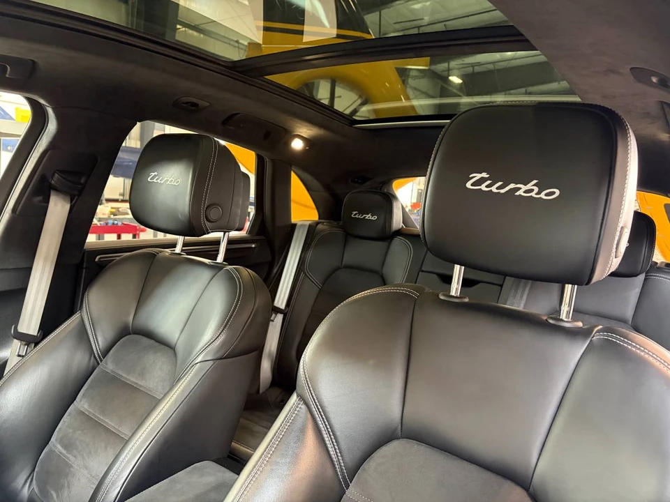 2018 Porsche Macan Turbo - Image 11 of 15
