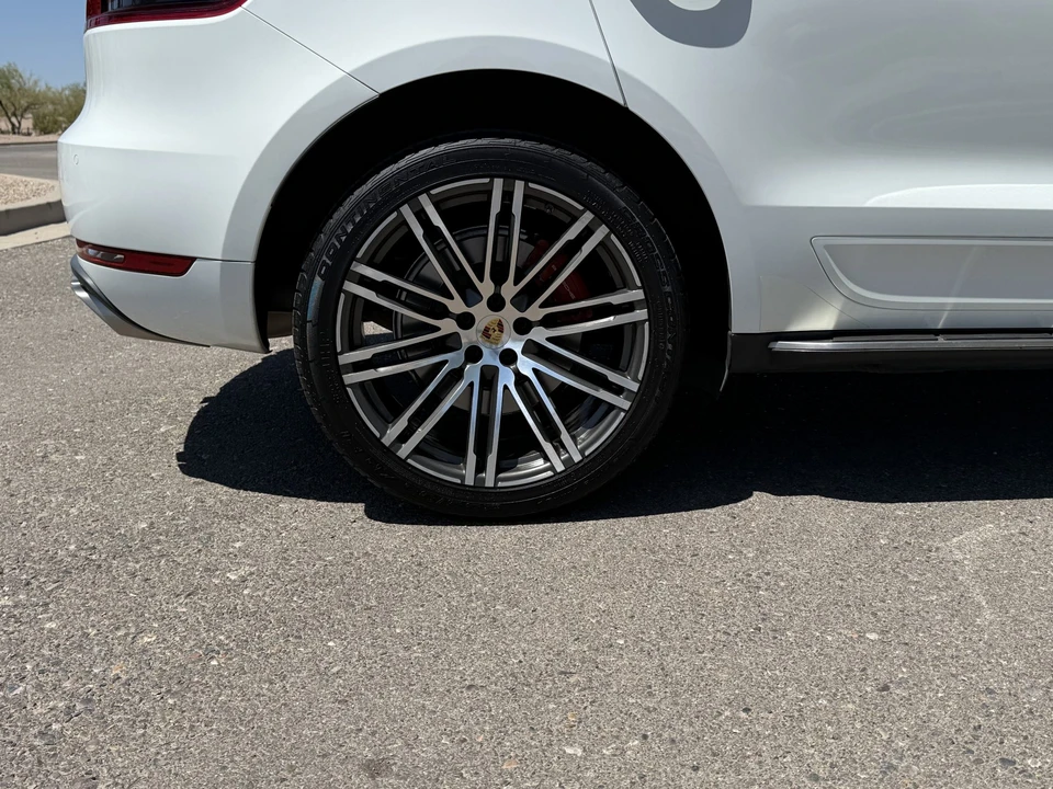 2018 Porsche Macan Turbo - Image 26 of 31