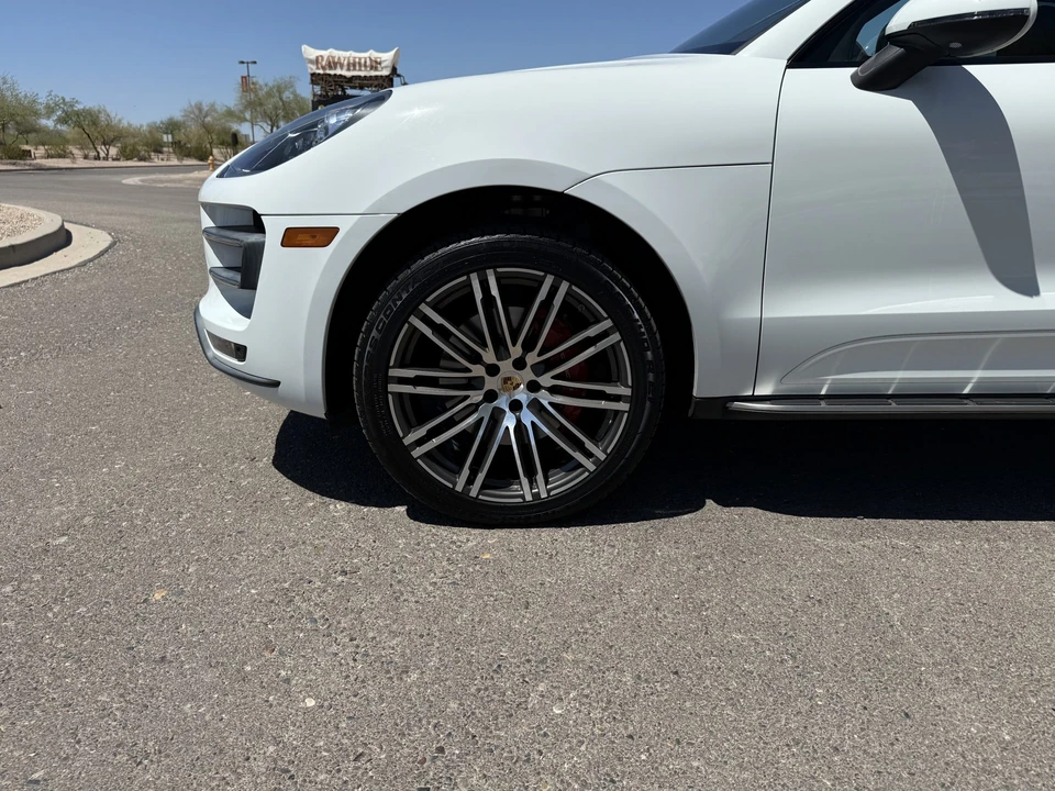 2018 Porsche Macan Turbo - Image 24 of 31