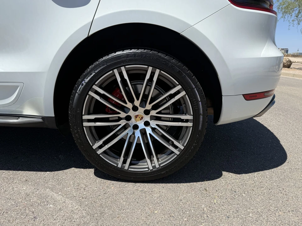 2018 Porsche Macan Turbo - Image 25 of 31