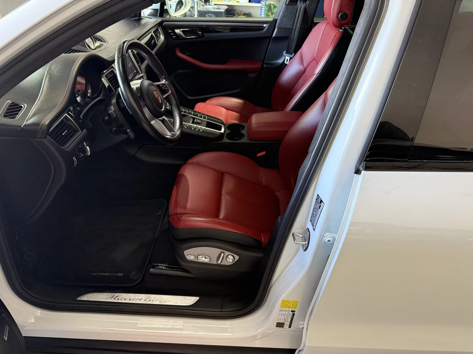 2018 Porsche Macan Turbo - Image 30 of 31