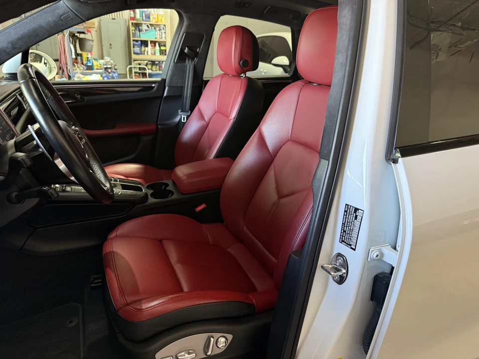 2018 Porsche Macan Turbo - Image 28 of 31