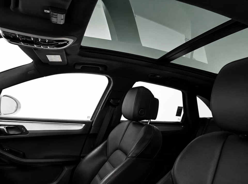 2018 Porsche Macan Turbo - Image 10 of 12