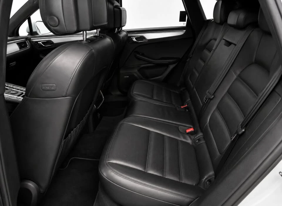 2018 Porsche Macan Turbo - Image 9 of 12