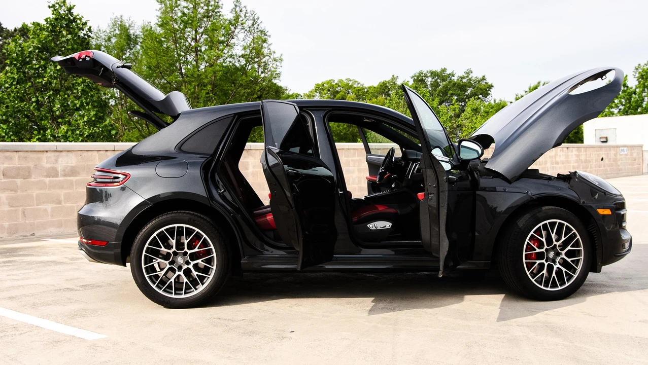 2018 Porsche Macan Turbo - Image 17 of 31