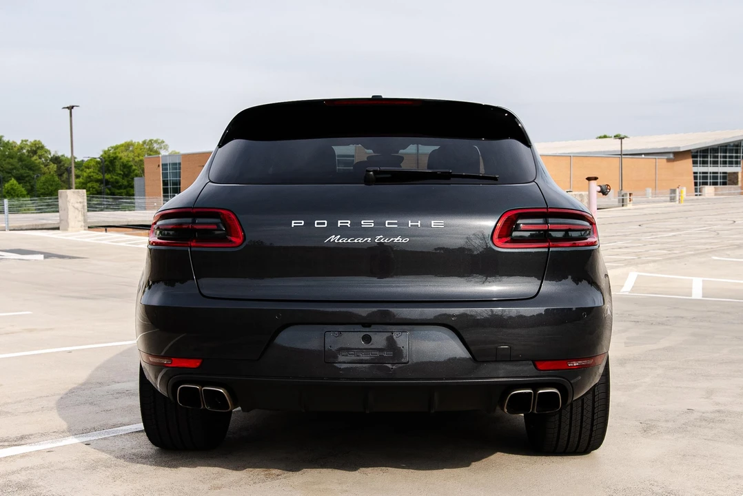 2018 Porsche Macan Turbo - Image 9 of 31