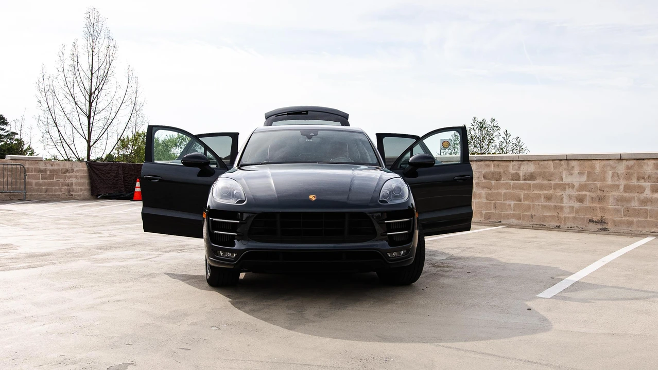 2018 Porsche Macan Turbo - Image 14 of 31