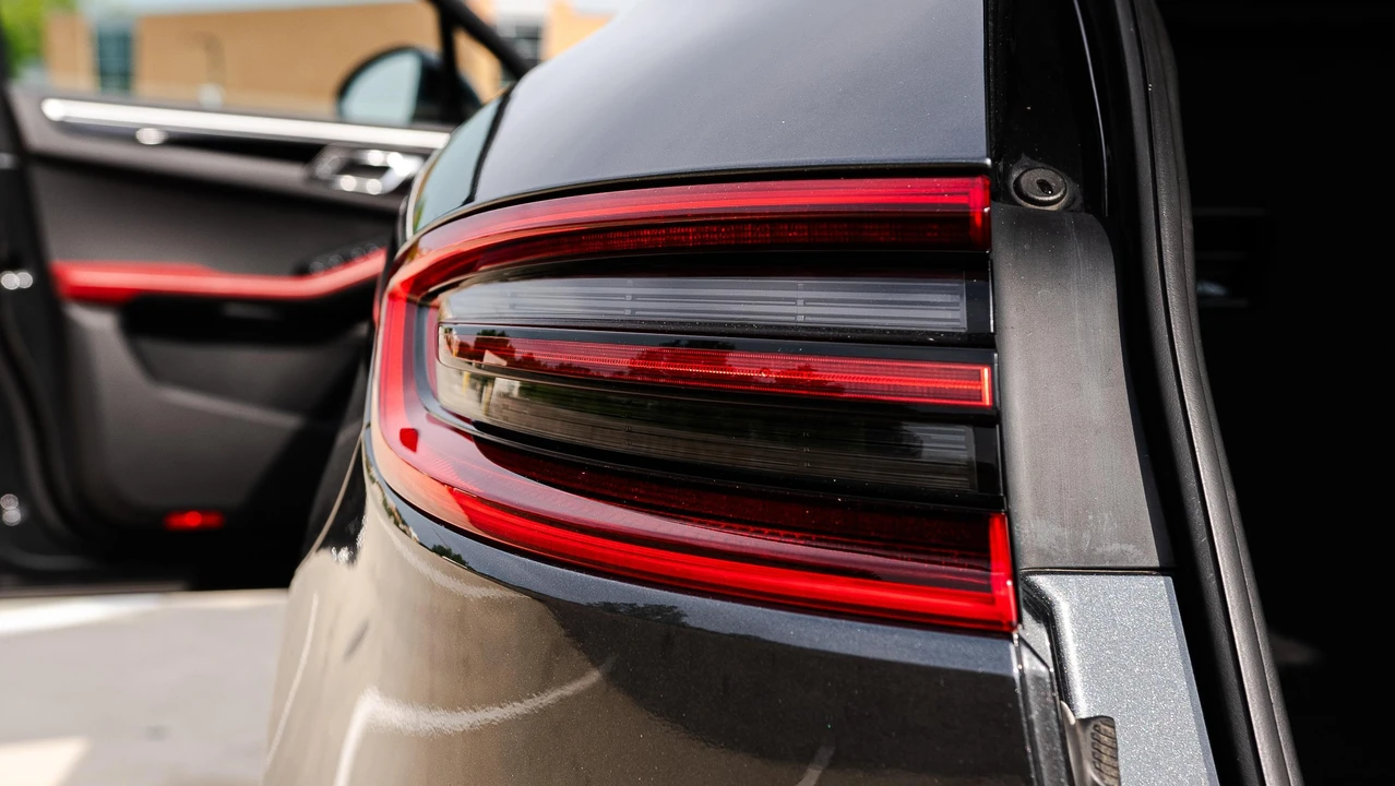 2018 Porsche Macan Turbo - Image 22 of 31