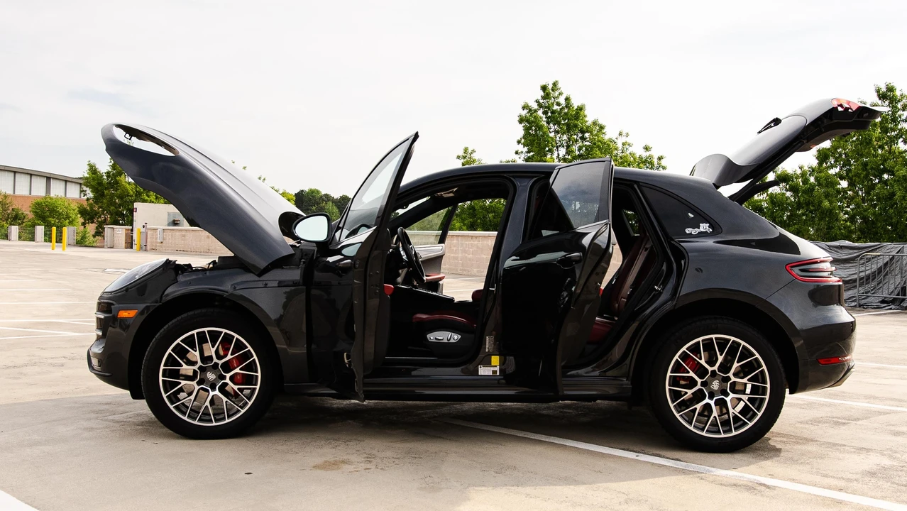 2018 Porsche Macan Turbo - Image 15 of 31