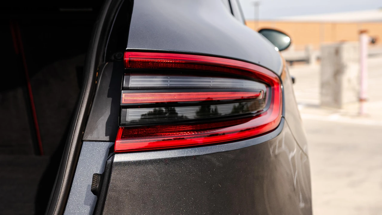 2018 Porsche Macan Turbo - Image 23 of 31