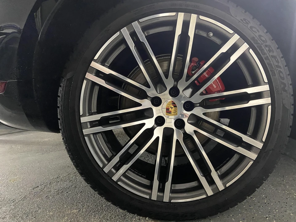 2018 Porsche Macan Turbo - Image 18 of 31