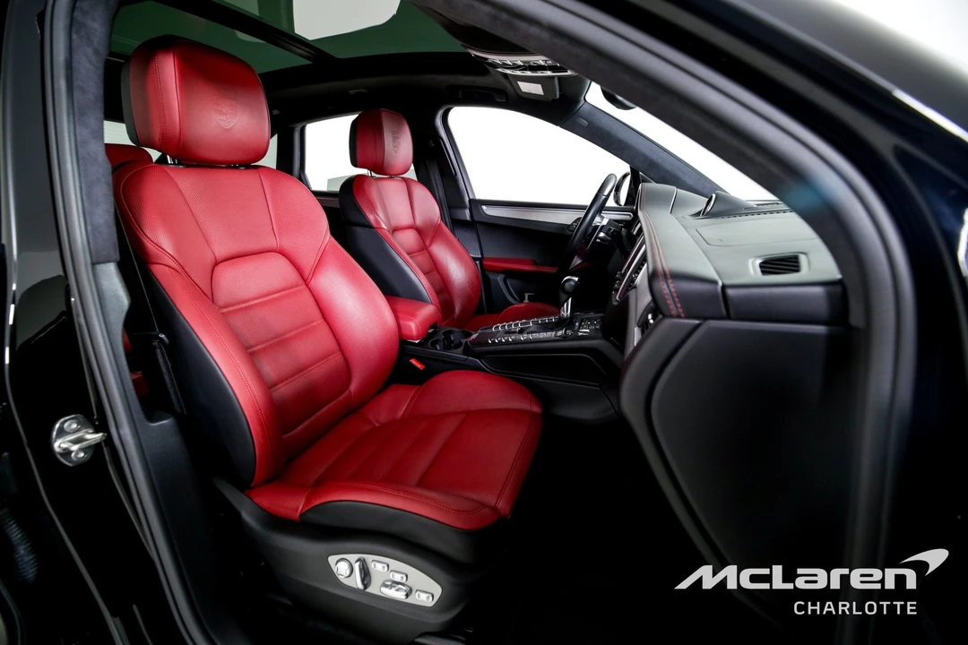 2018 Porsche Macan Turbo - Image 24 of 31
