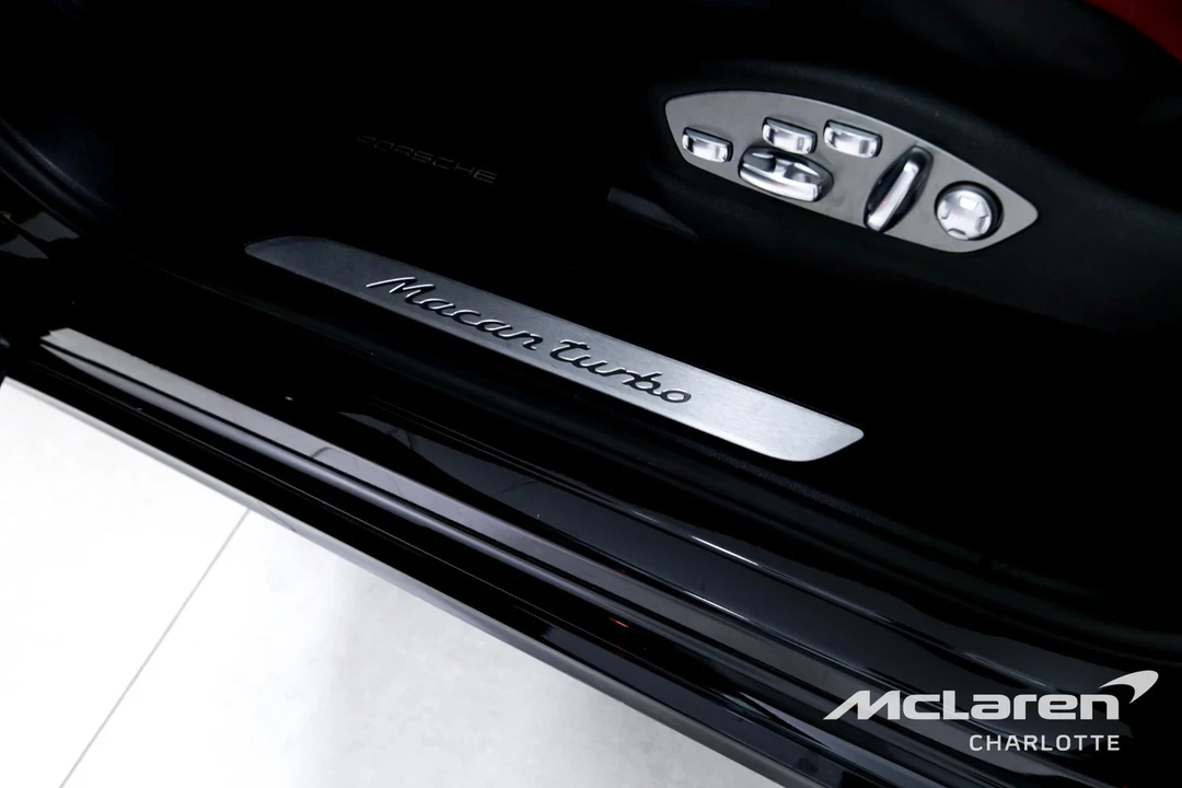 2018 Porsche Macan Turbo - Image 16 of 21