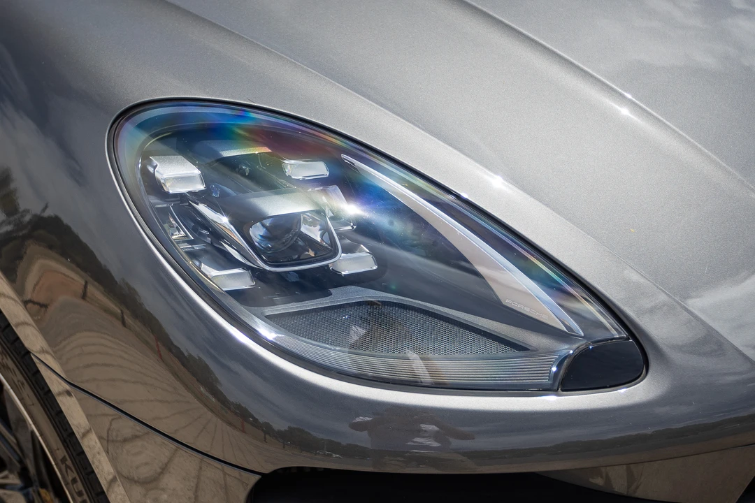 2018 Porsche Macan Turbo - Image 15 of 31