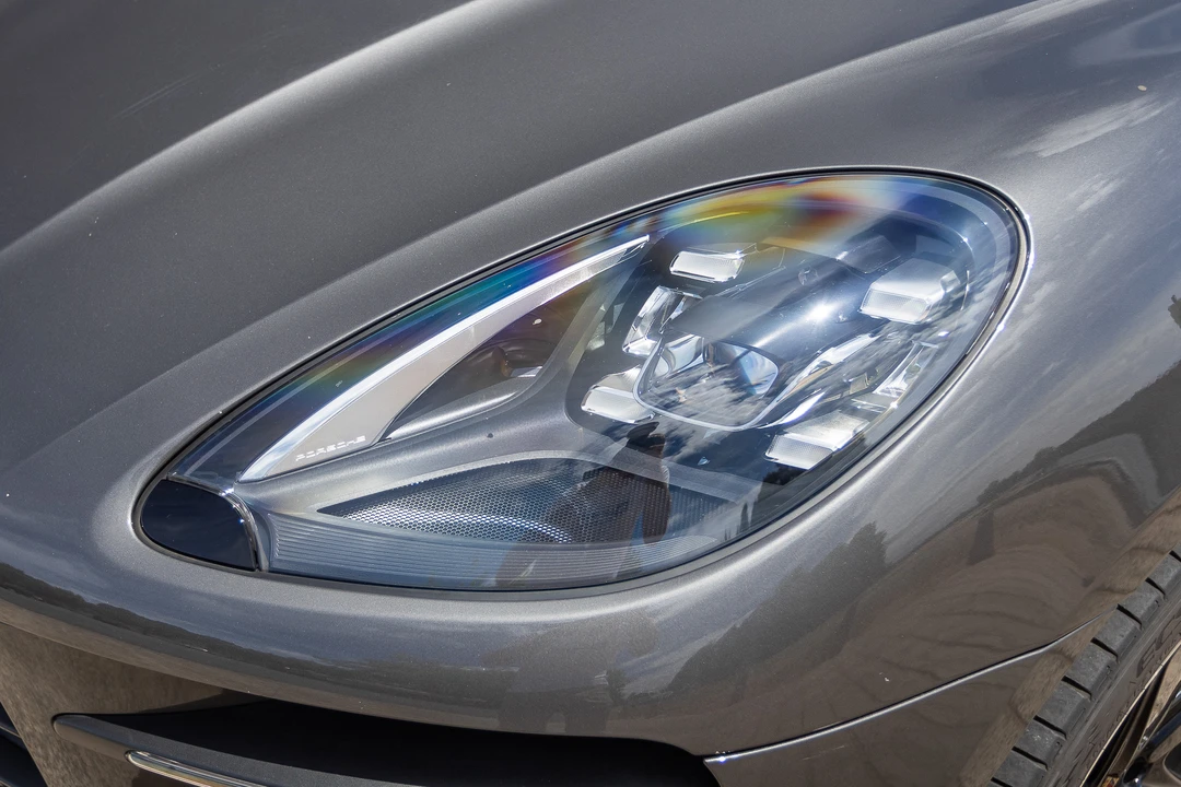 2018 Porsche Macan Turbo - Image 16 of 31