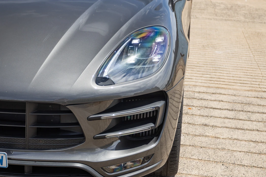 2018 Porsche Macan Turbo - Image 18 of 31