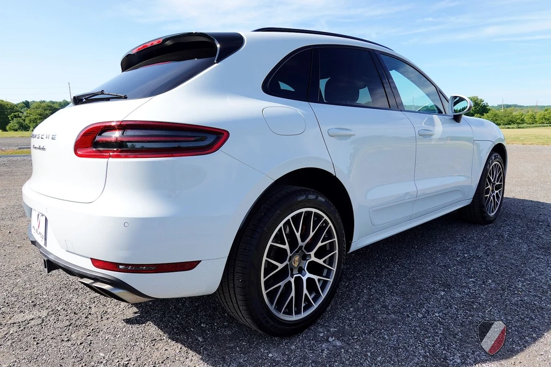 2018 Porsche Macan Turbo - Image 24 of 31
