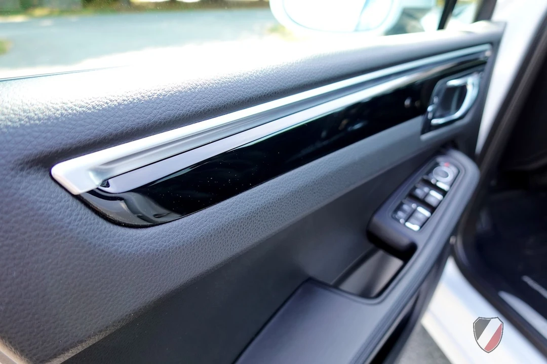 2018 Porsche Macan Turbo - Image 29 of 31