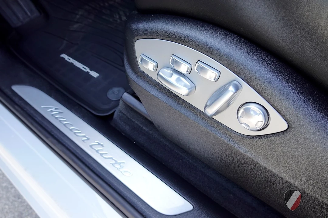 2018 Porsche Macan Turbo - Image 30 of 31