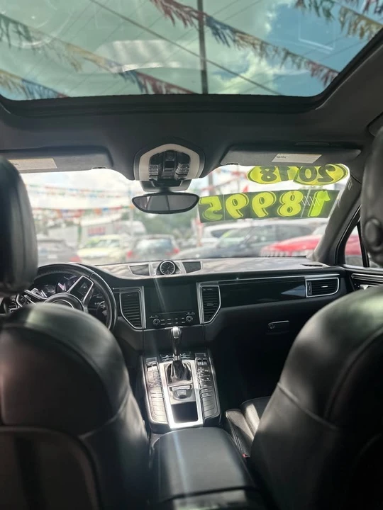 2018 Porsche Macan - Image 10 of 12