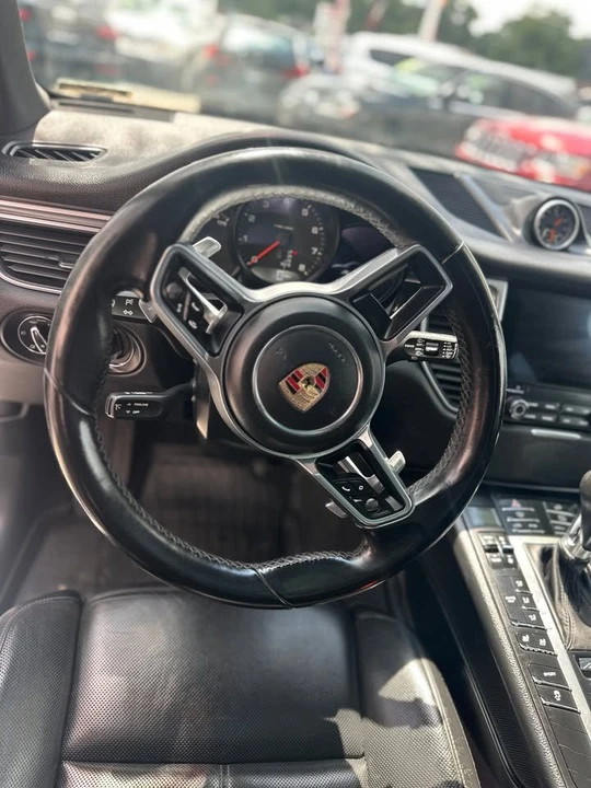 2018 Porsche Macan - Image 9 of 12