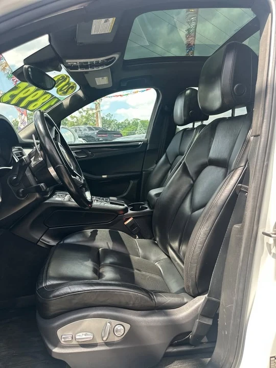 2018 Porsche Macan - Image 11 of 12