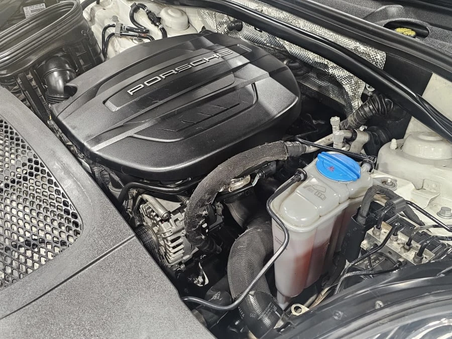 2018 Porsche Macan - Image 7 of 8